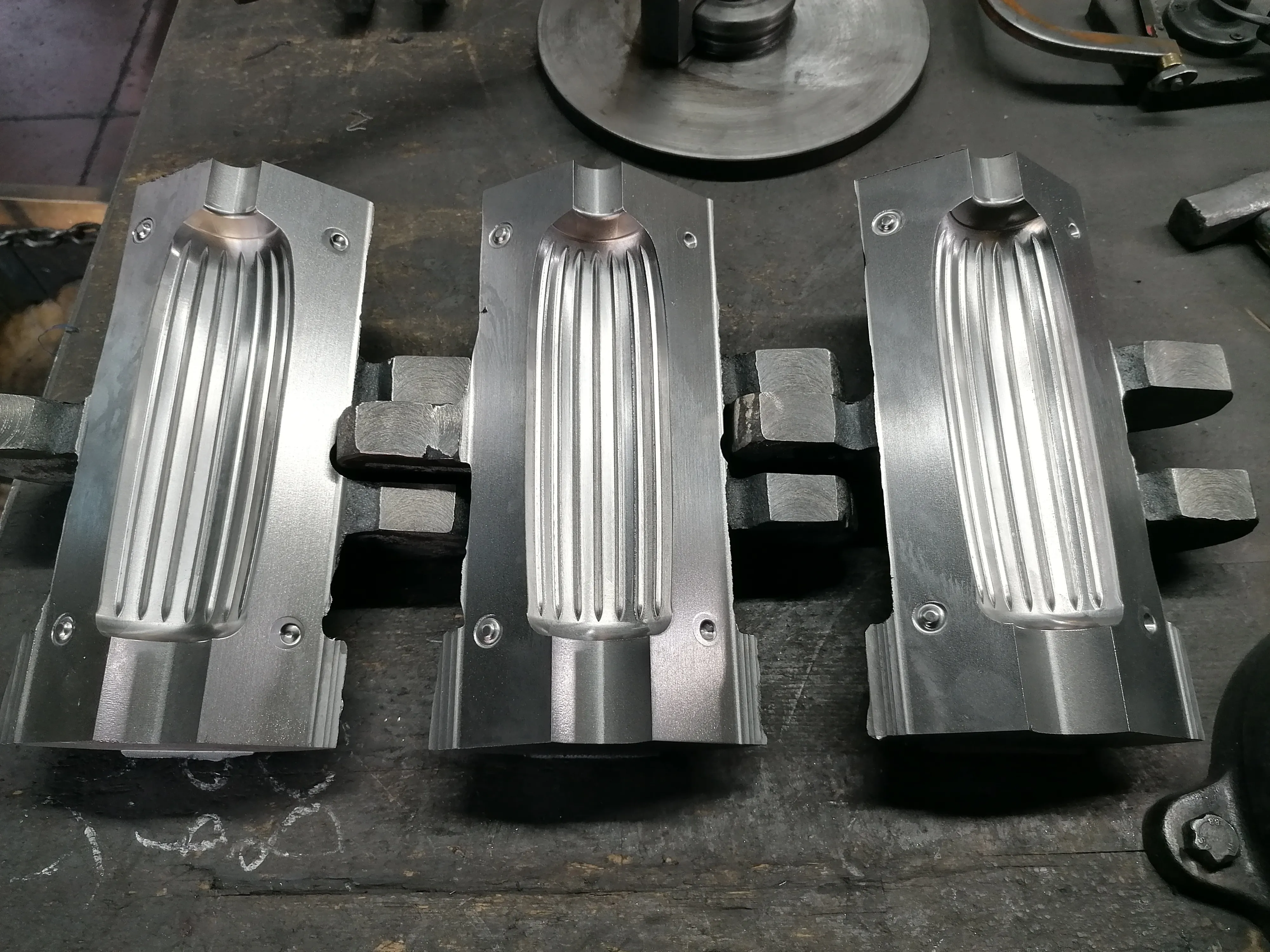 Cam Üretimi Şiller Soğutma Kalıpları CNC